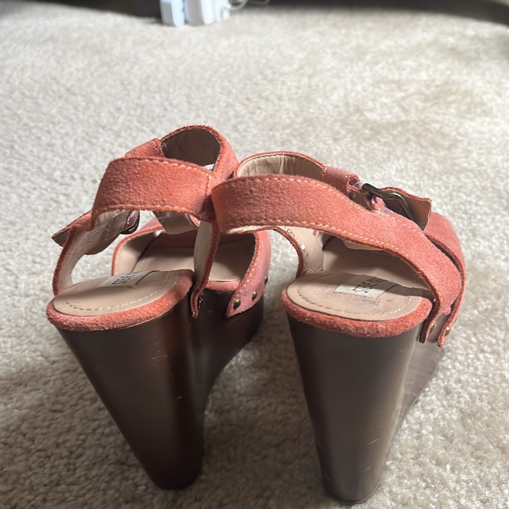 Platform shoe. - Picture 2 of 4